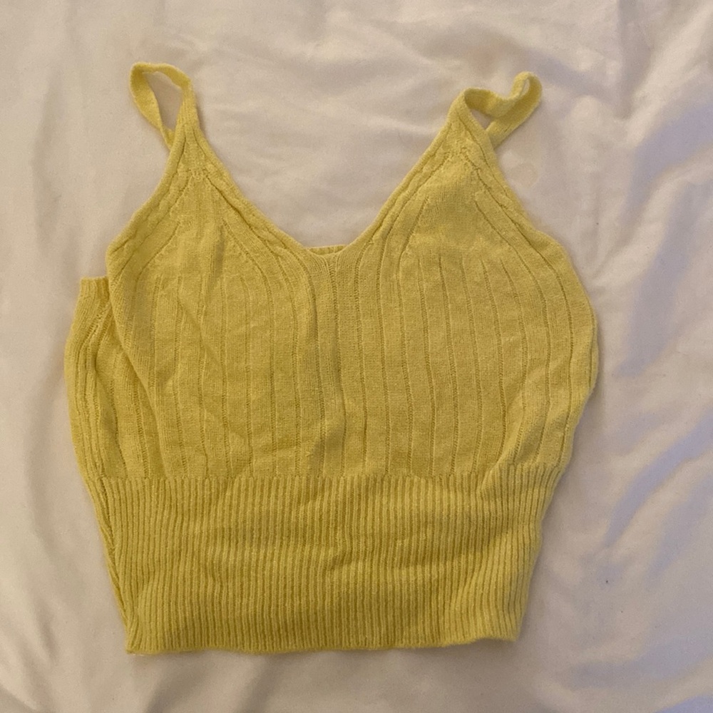 Cute yellow crop top